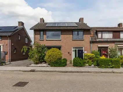 Twee-onder-één-kap te koop: Willem de Zwijgerstraat 17, Budel Budel