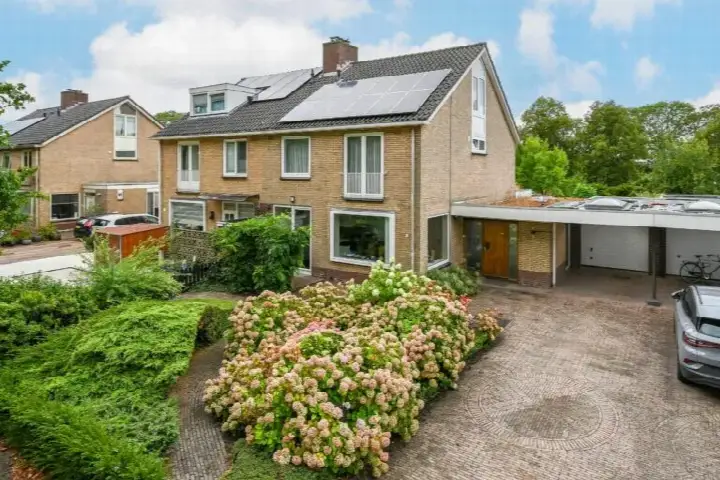 Tussenwoning te koop: Willem Klooslaan 10, Zijdelwaard Uithoorn