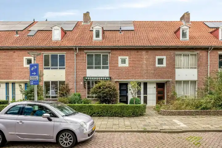 Terraced house for sale: Willem Klooslaan 24, Schrijversbuurt Eindhoven