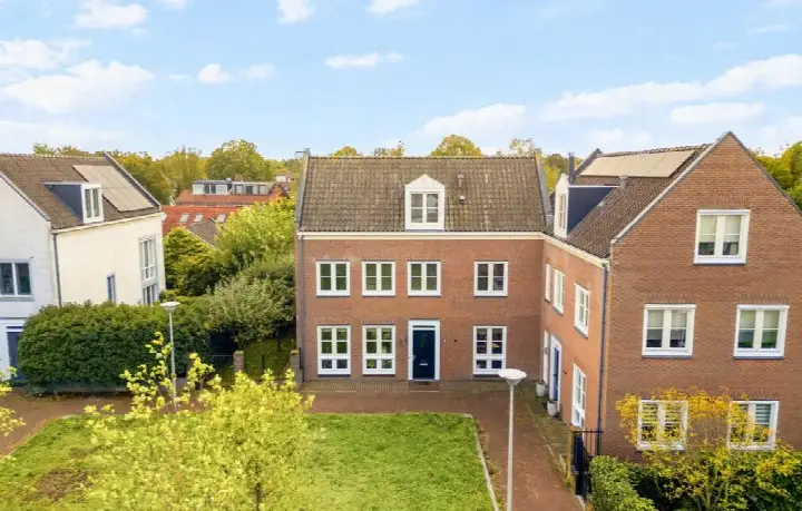 Twee-onder-één-kap te koop: Willem Klooslaan 33, De Meern-Noord De Meern