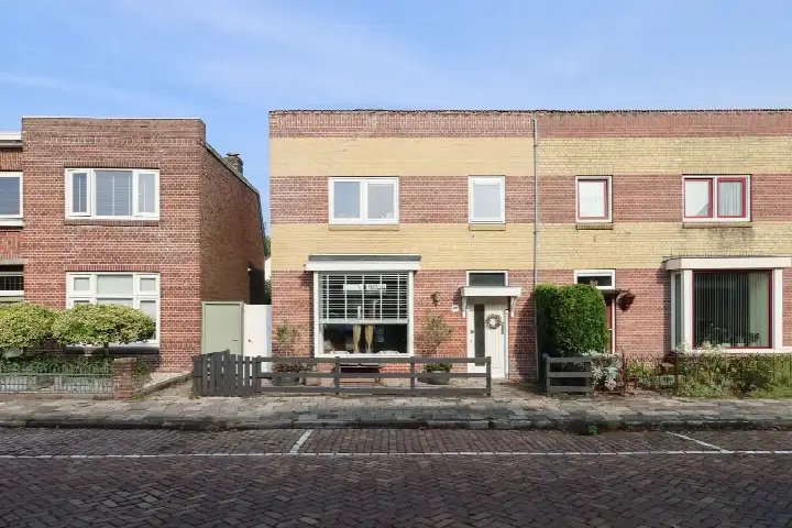 Twee-onder-één-kap te koop: Willem Lodewijkstraat 47, Sperkhem en industrieterrein Houkesloot Sneek