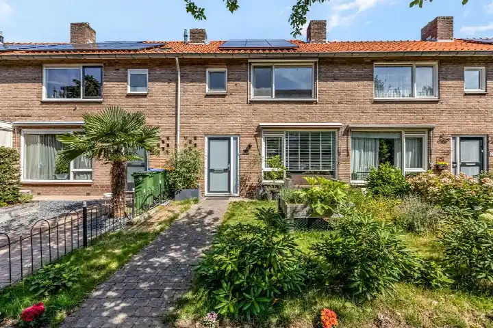 Tussenwoning te koop: Willem Marislaan 22, Hoogbouw-Zuid Ede