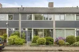 Tussenwoning te koop: Willem Pijperlaan 50, Dieren-West boven spoorlijn Dieren