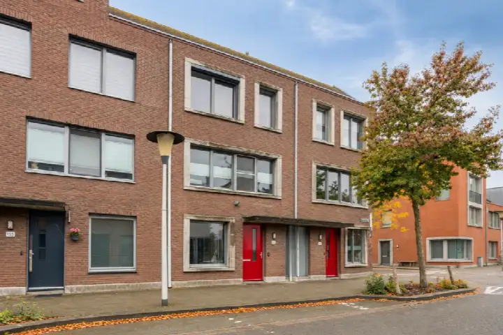 Terraced house for sale: Willem Prinzenstraat 157, Leonardus Helmond