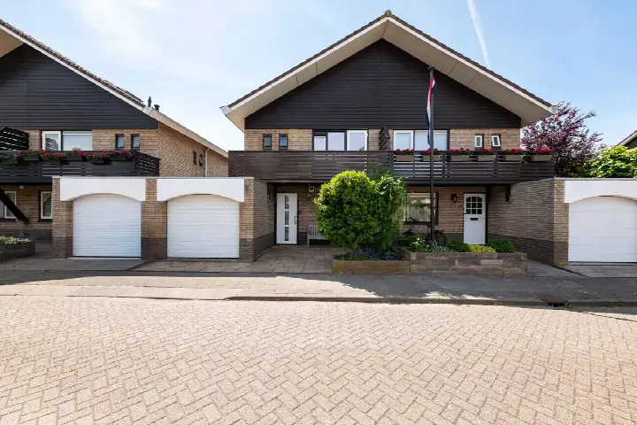 Tussenwoning te koop: Willem van der Zaanstraat 5, Kruis Hoeffe Hellevoetsluis