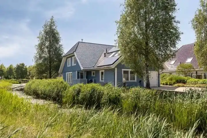 Vrijstaande woning te koop: Willem Lodewijklaan 57, Skoatterwald Heerenveen