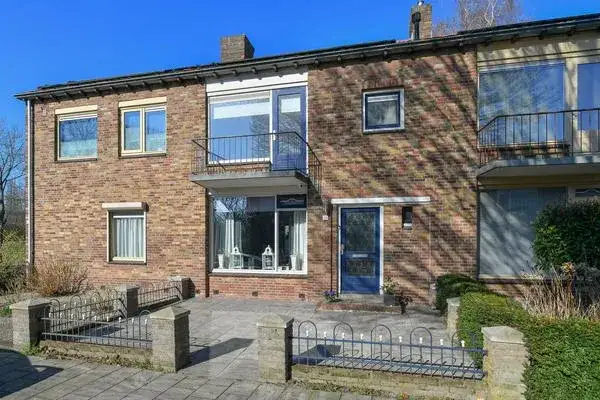 Tussenwoning te koop: Willem van Gulikstraat 28, Velp-Zuid beneden spoorlijn Velp