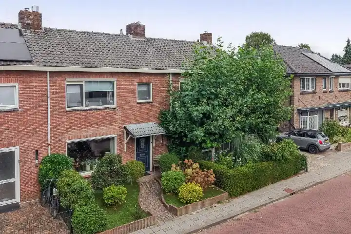Tussenwoning te koop: Willemstraat 16, Velp-Zuid beneden spoorlijn Velp