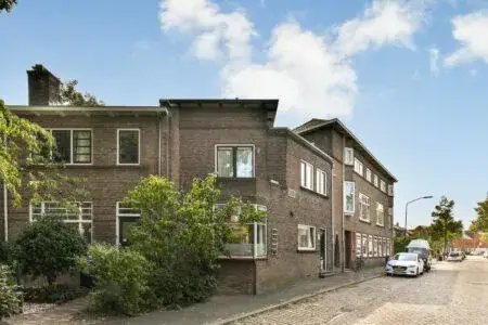 Tussenwoning te koop: Willemstraat 54, Emmastraat en omgeving Dordrecht