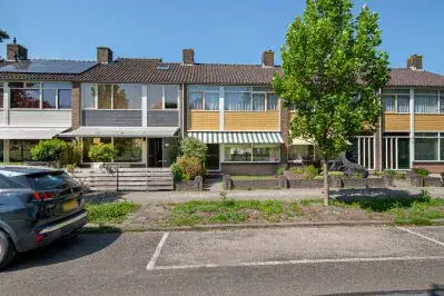 Terraced house for sale: Willemsweg 25, Venelaankwartier - Buurt 11 02 Hoorn