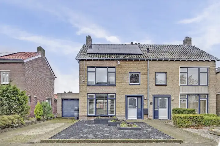 Twee-onder-één-kap te koop: willibrorduslaan 63A, Geenhoven Valkenswaard