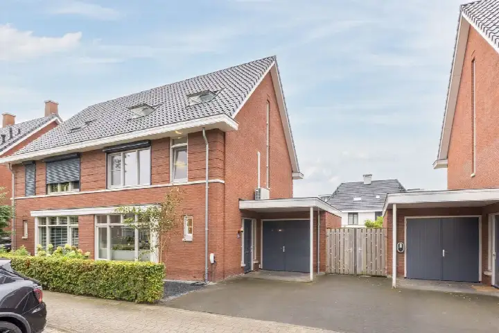 Twee-onder-één-kap te koop: Willy den Oudenstraat 39, Stappegoor Zuid Tilburg