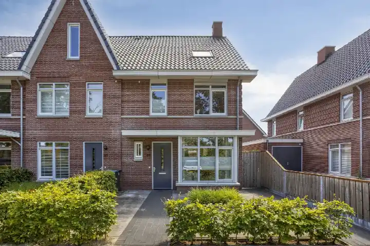 Corner house for sale: Willy den Oudenstraat 89, Stappegoor Zuid Tilburg