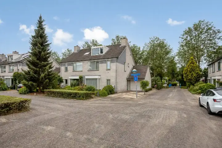 Semi-detached for sale: Wim Sonneveldstraat 39, Mondriaanbuurt Wageningen