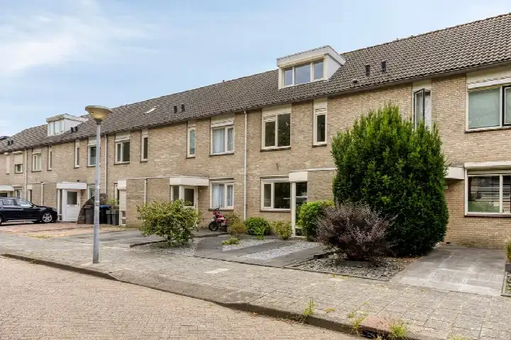 Tussenwoning te koop: Winston Churchilllaan 49, Generalenbuurt Eindhoven