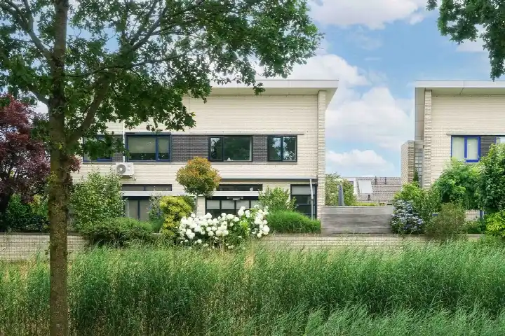 Semi-detached for sale: Winstongaarde 10, Hoge Hoven Amersfoort