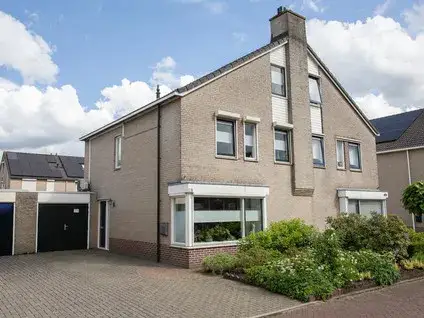 Tussenwoning te koop: Wintergroen 13, Kruidenwijk Noord Nijverdal