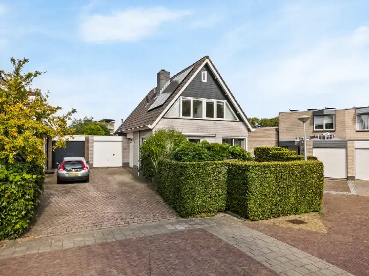 Semi-detached for sale: Winterkade 27, Buitenhof-Midden-West Leiderdorp