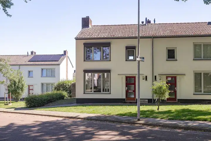 Semi-detached for sale: Woensdagstraat 13, Dr. Nolensplein en omgeving Heerlen