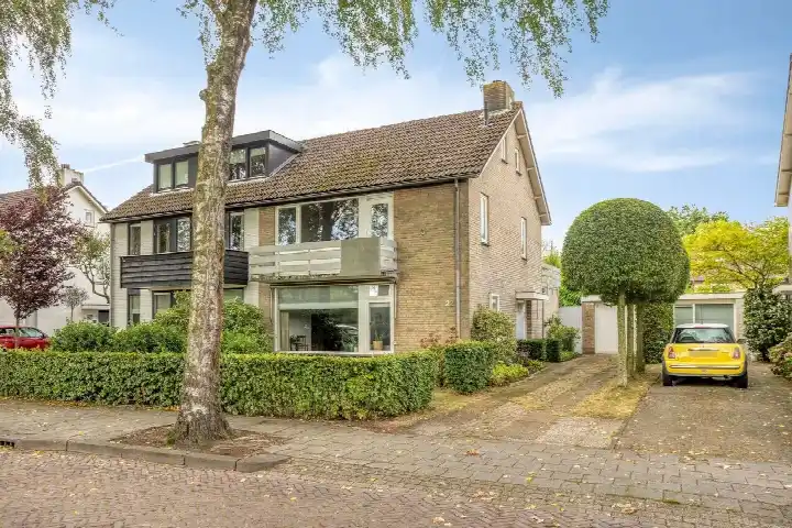 Twee-onder-één-kap te koop: Wolvensteeg 22, Omg. Levenskerk/Boomgaard Oisterwijk