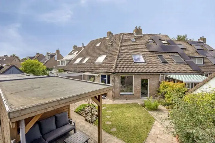 Terraced house for sale: Wolweversweg 29, Oud-Beijerland Zoomwijck Oud-Beijerland