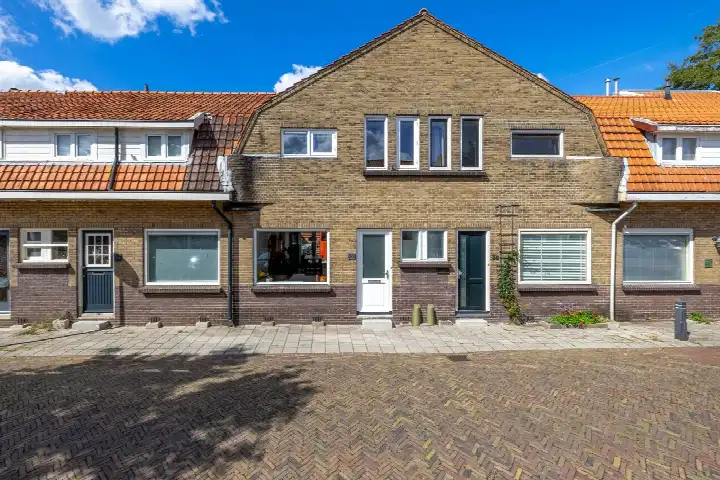 Terraced house for sale: Woudstraat 32, De Korte Akkeren Oud Gouda