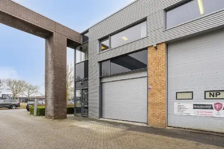 Tussenwoning te koop: Xenonweg 11, Isselt-West Amersfoort