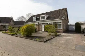 Tussenwoning te koop: Ylostinslaan 73, Nijezijl-Roodhem Ijlst