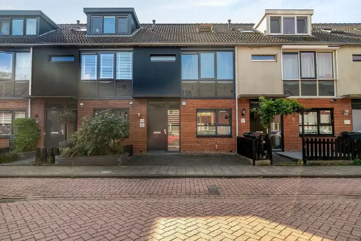 Tussenwoning te koop: Yukonstraat 25, Amerika Purmerend