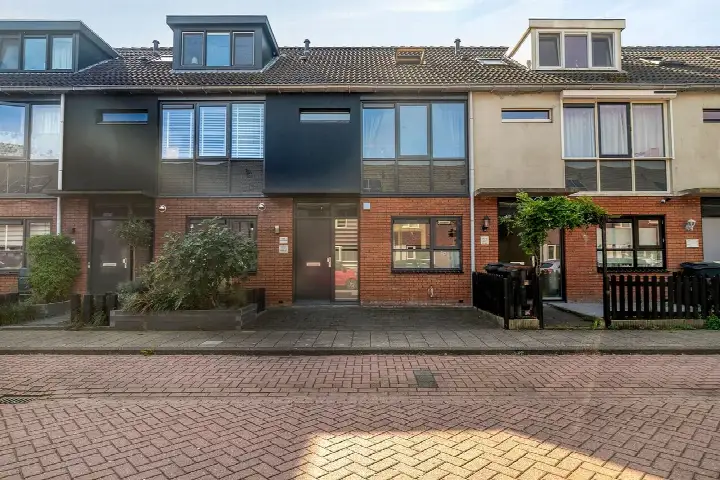 Terraced house for sale: Yukonstraat 25, Amerika Purmerend