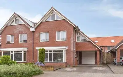Twee-onder-één-kap te koop: Zadelmaker 14, De Graven Es Oldenzaal