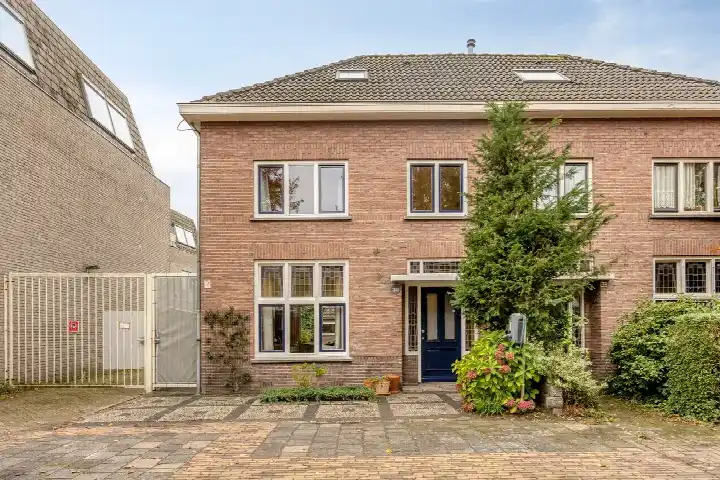 Semi-detached for sale: Zandstraat 30, Villapark Eindhoven