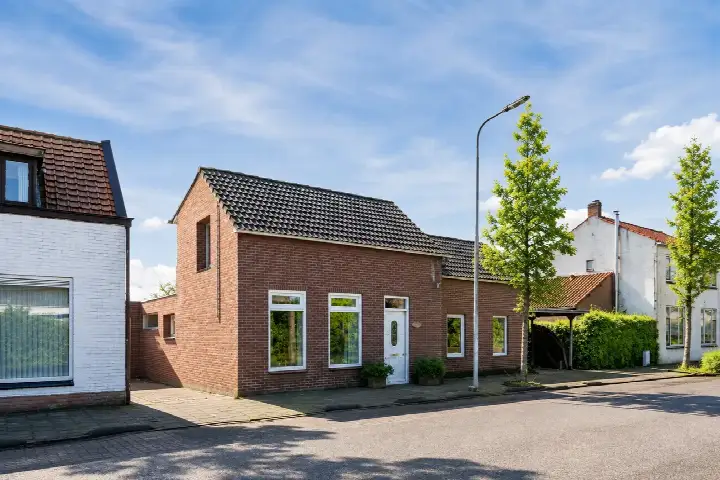 Corner house for sale: Zandstraat 97, Buitengebied Sas van Gent Sas Van Gent