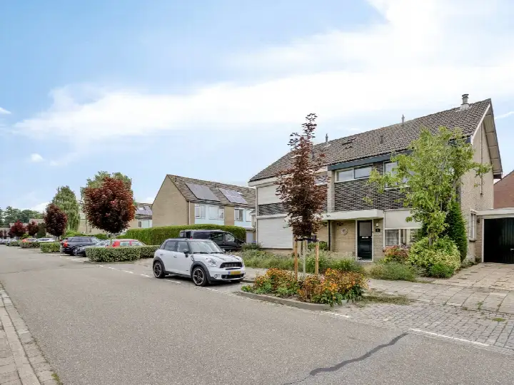 Tussenwoning te koop: Zangvogelstraat 17, Kern Heinkenszand Heinkenszand