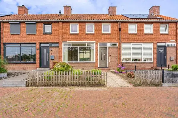 Tussenwoning te koop: Zeeheldenstraat 42, Zeeheldenbuurt Winschoten