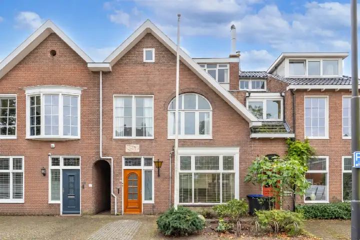 Terraced house for sale: Zeestraat 110, Vondellaan Beverwijk