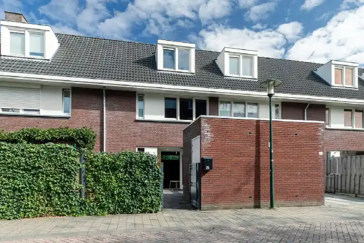 Tussenwoning te koop: Zeldenrustlaan 25, Raamsdonksveer Raamsdonksveer