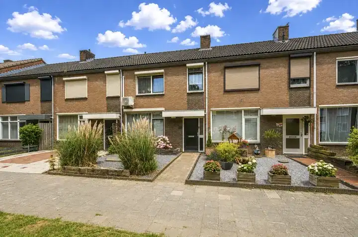Tussenwoning te koop: Zeskant 24, Zeswegen Heerlen