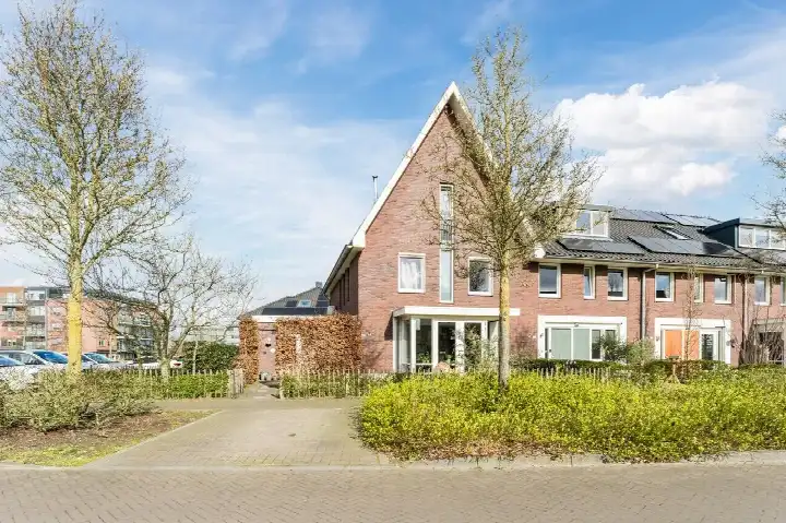 Hoekwoning te koop: Zijdevlinder 117, Spoorkamp/De Terrassen Nijkerk