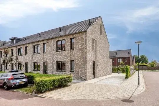 Corner house for sale: Zilverberg 23, Hondenhei Made