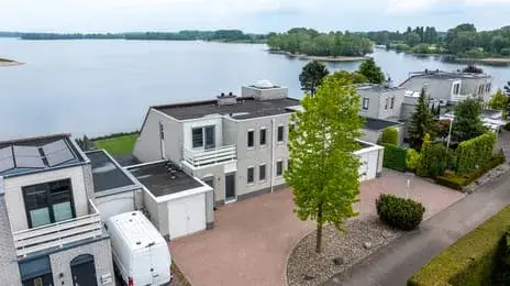 Tussenwoning te koop: Zilvermeeuw 10, Riverparc Lathum