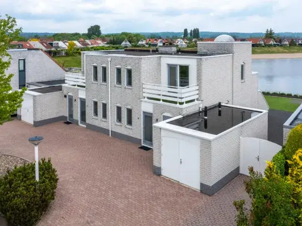 Corner house for sale: Zilvermeeuw 8, Riverparc Lathum