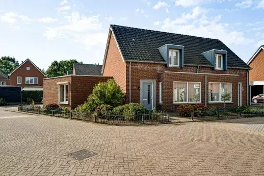 Twee-onder-één-kap te koop: Zilverschoon 40, Sevenum Sevenum