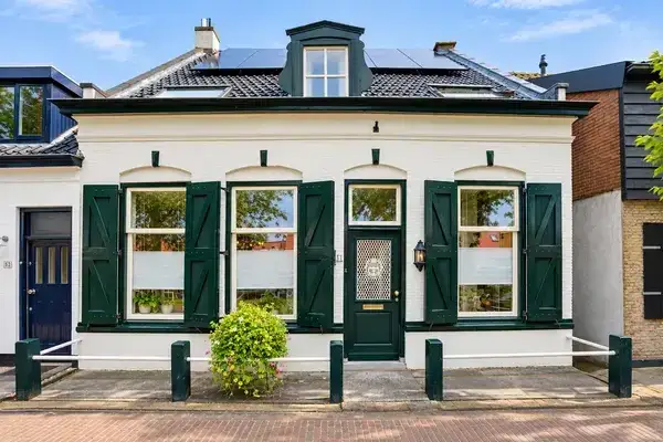 Corner house for sale: Zinkweg 51, Oud-Beijerland Zeeheldenwijk Oud-Beijerland