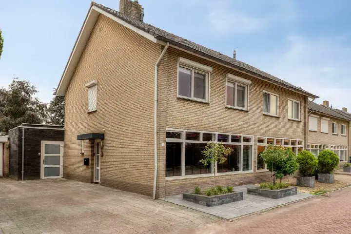 Twee-onder-één-kap te koop: Zomerbloemstraat 12, Someren-Eind centrum Someren