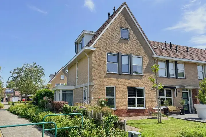 Corner house for sale: Zomertuin 51, De Burgt Barneveld