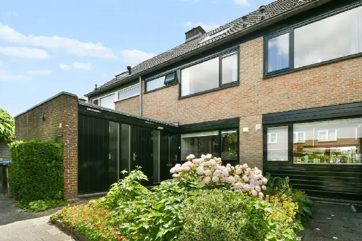 Terraced house for sale: Zonnehof 14, Oude dorp Landsmeer