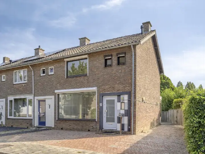 Corner house for sale: Zonstraat 13, Geleen-Centrum Geleen