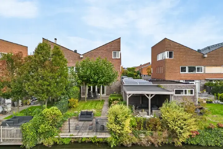Semi-detached for sale: Zonzijde 9, Waterrijk West Assendelft