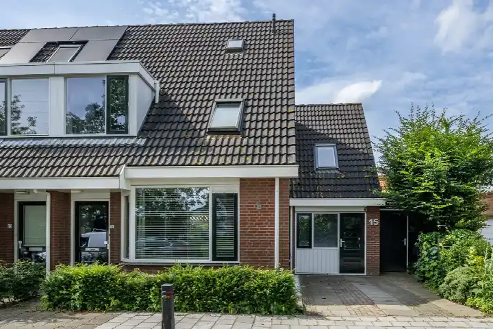 Hoekwoning te koop: Zuid Spuidijk 15, Dirksland industriegebied Dirksland